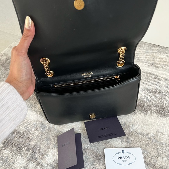 *SOLD* Authentic Prada purse flap crossbody Nappa Gaufre *SOLD* - Picture 4 of 5